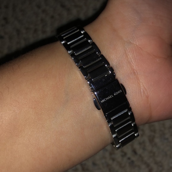 Michael Kors Womens Watch Silver - Picture 3 of 6